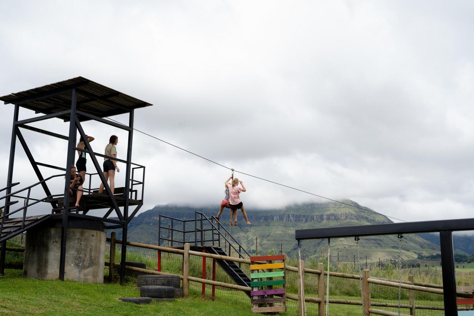 Dragonview Lodge Champagne Valley エクステリア 写真
