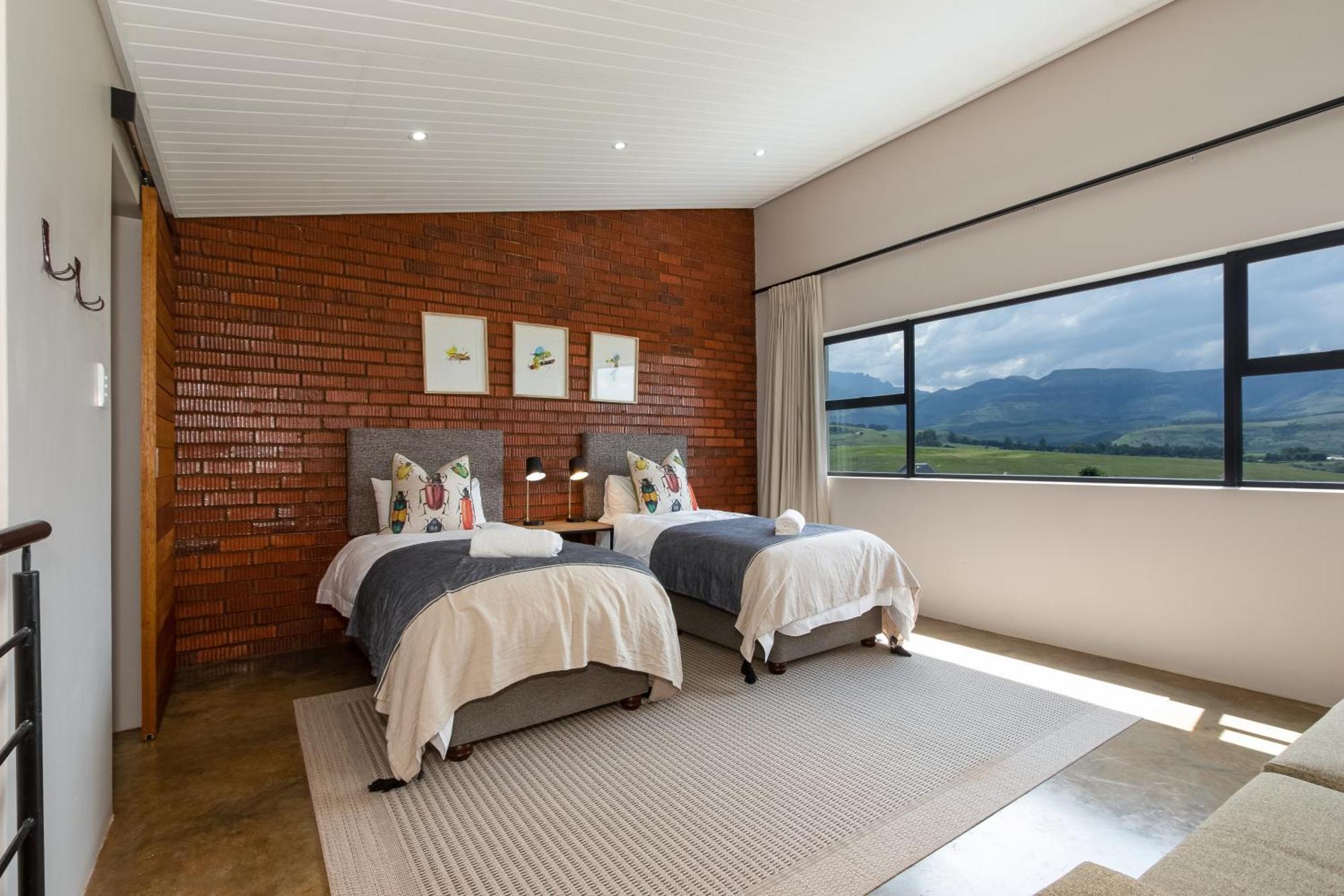 Dragonview Lodge Champagne Valley エクステリア 写真