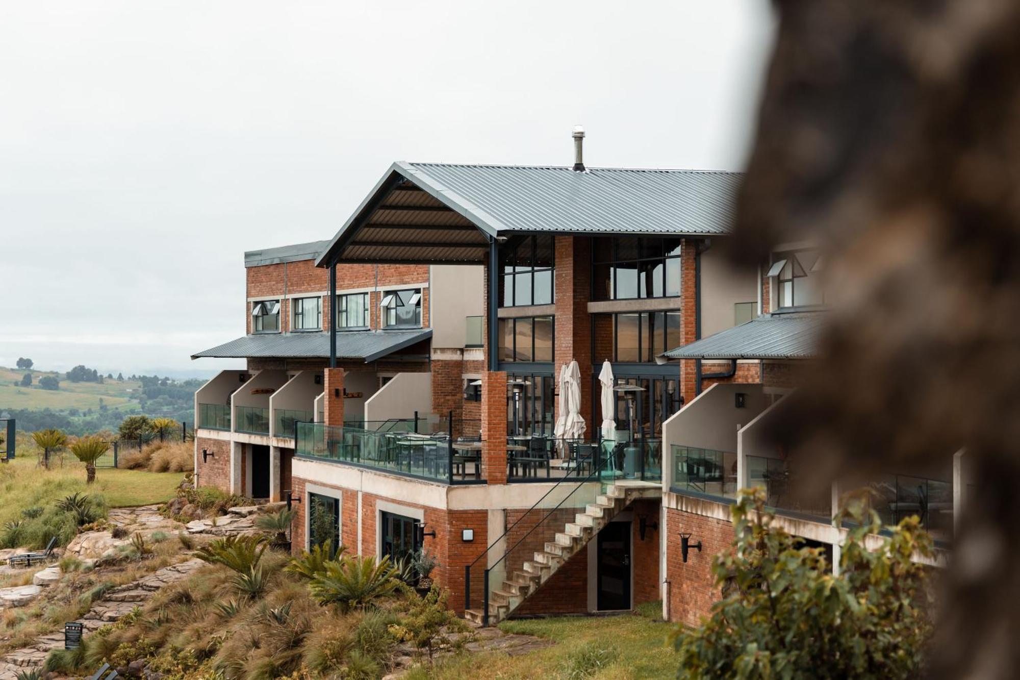 Dragonview Lodge Champagne Valley エクステリア 写真