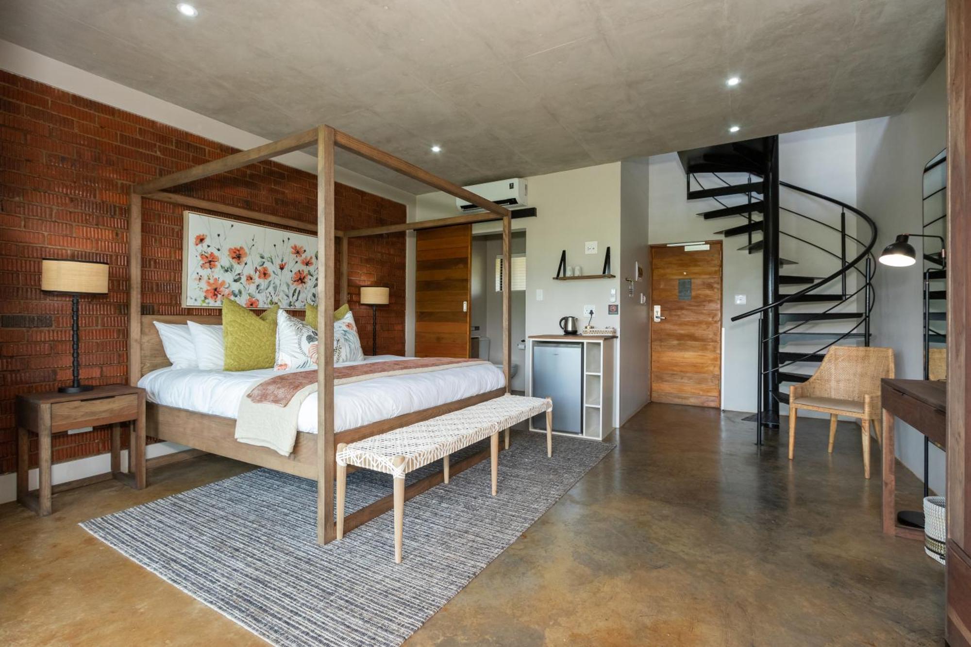 Dragonview Lodge Champagne Valley エクステリア 写真