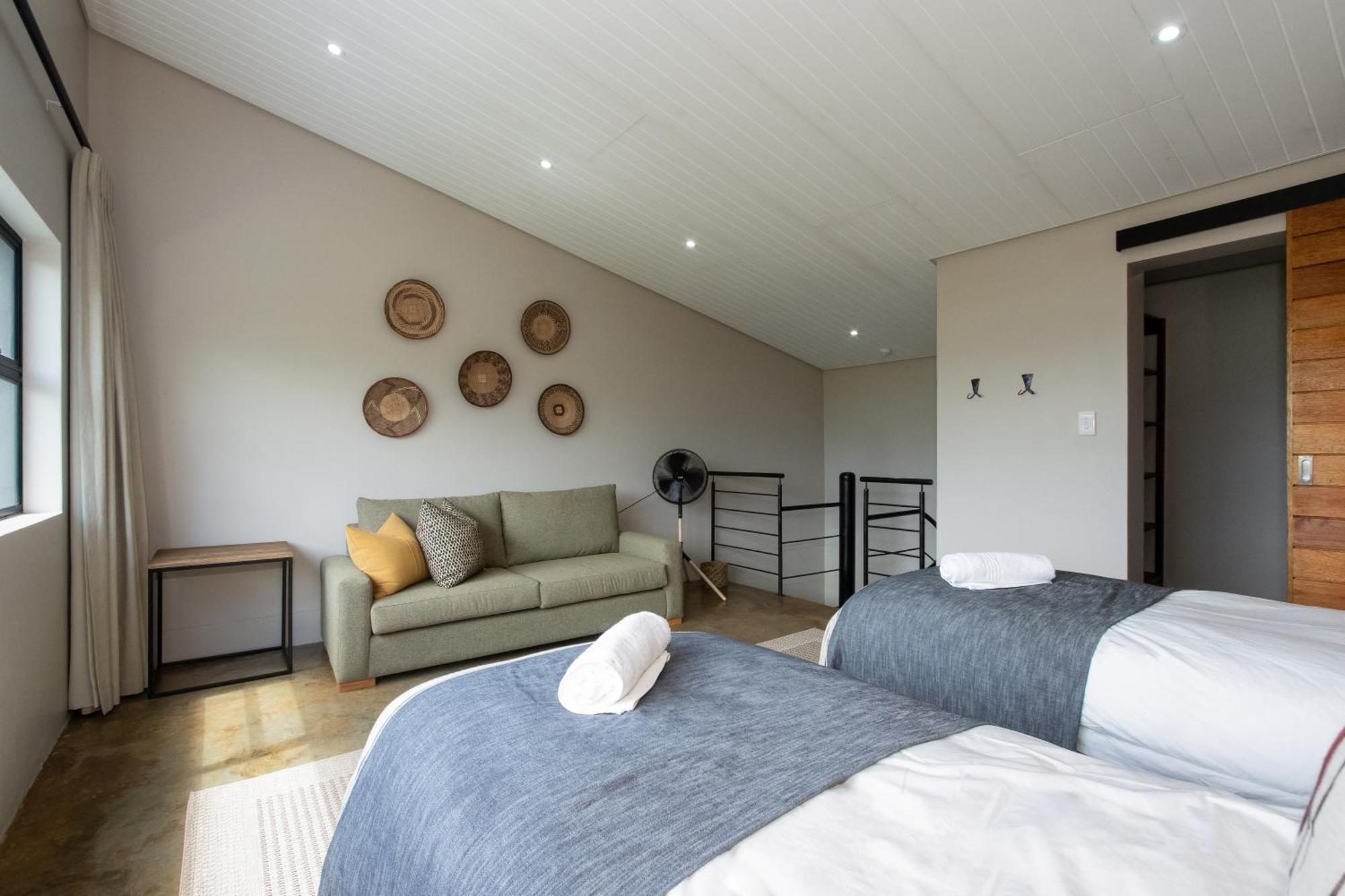 Dragonview Lodge Champagne Valley エクステリア 写真
