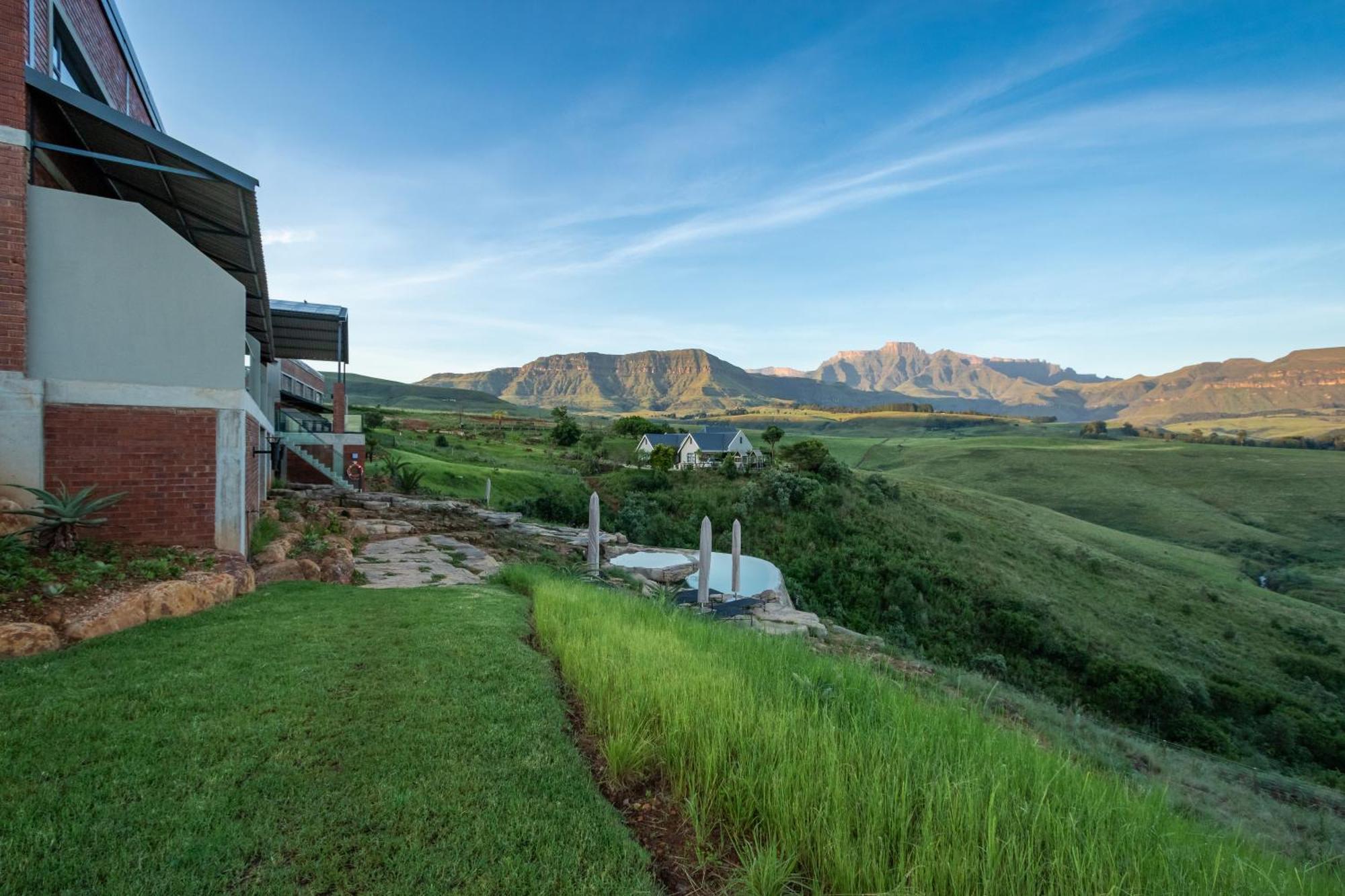 Dragonview Lodge Champagne Valley エクステリア 写真