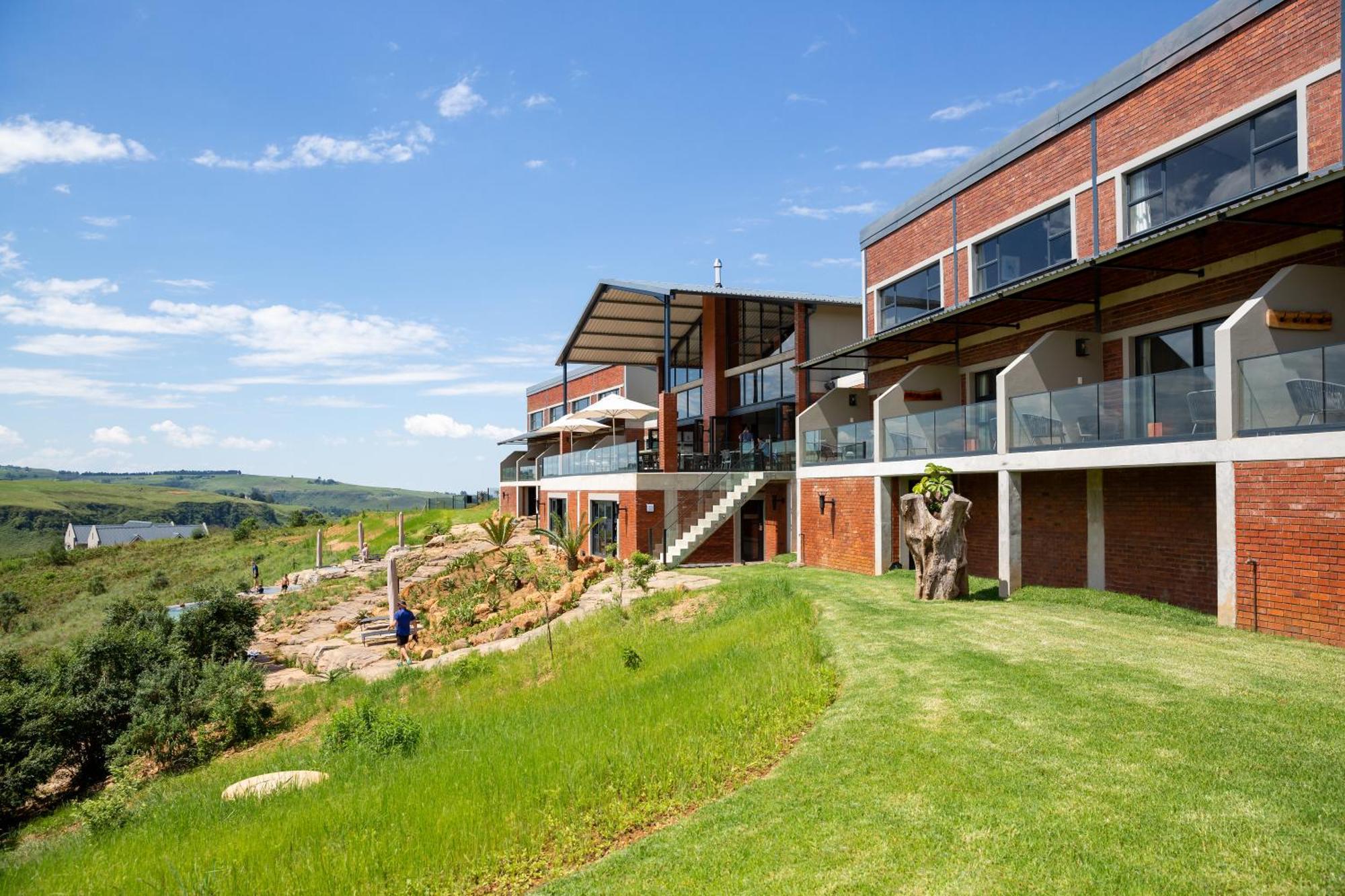 Dragonview Lodge Champagne Valley エクステリア 写真